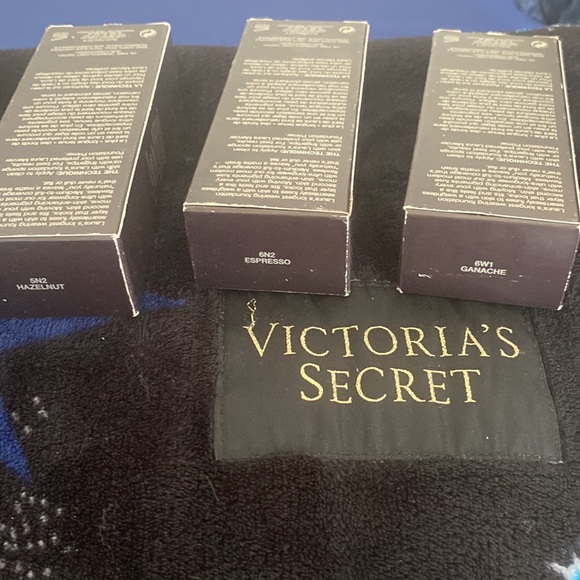 Laura Mercier flawless fusion foundation - Picture 3 of 3